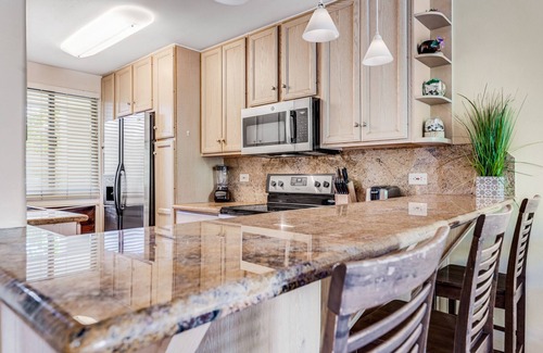 Kahana Condominio | No cleaning fee! Lively 2Bd,2Bth condo AC Close to everything!