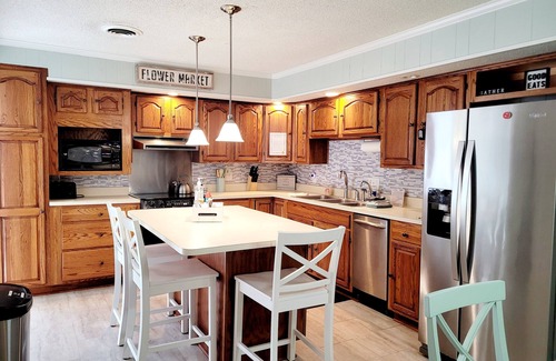 Newport Casa | No Cleaning Fee - Steps to Entertainment - King Bed - Family Friendly