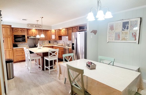 Newport Casa | No Cleaning Fee - Steps to Entertainment - King Bed - Family Friendly
