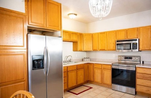 Estelline Casa | No Cleaning Fee + Two Kitchens + Separate Primary