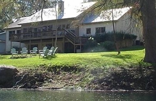 Gruene Casa | Gruene River House y Cabaña en Guadalupe! 7Bdrms / 4. 5bath / kayaks, Camas-28