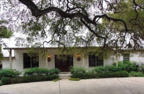 Gruene Casa | Gruene River House y Cabaña en Guadalupe! 7Bdrms / 4. 5bath / kayaks, Camas-28