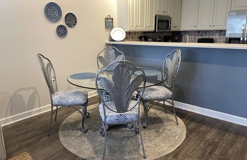Calabash Condominio | No Fuss Utilities included in Relaxing Condo
