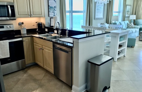 Gulf Shores Condominio | Crystal Shores 1001, unidad de la esquina este, dos suites King cada una con baño privado