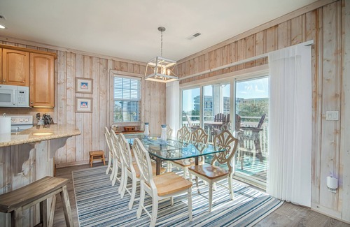 Litchfield by the Sea Casa | No Hurry Private home in Litchfield by the Sea pool access close to beach