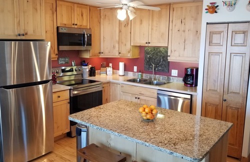 Steamboat Springs Condominio | La mejor vista en Steamboat ~ Remodelación completa ~ HBO / DVR ~ ¡Super limpio!