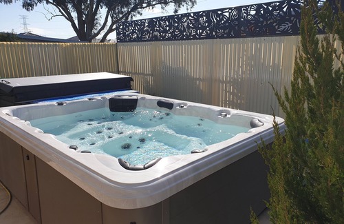 Holt Casa | Immaculate house near new, has everything and very cosy