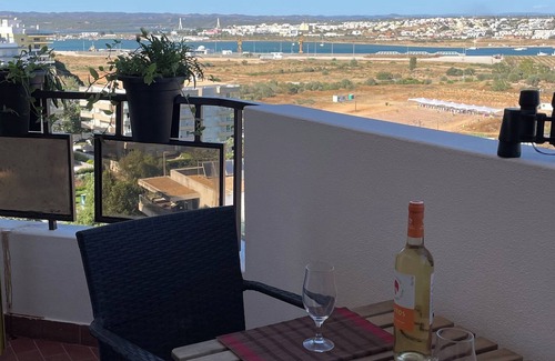 Praia da Rocha Apartamento | No More Snow, 300 m From the Beach Praia Da Rocha, King Size Bed, Fast Wi-fi