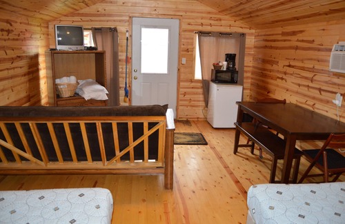 Sturgis Cabina | No Name City Luxury Cabins & RV