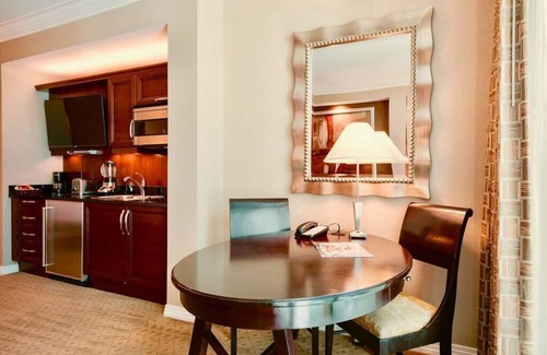 Las Vegas Condominio | MGM Signature Luxury Suite ¡VISTA AL PILA! Sin cargo de resort