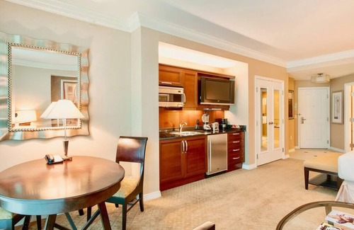 Las Vegas Condominio | MGM Signature Luxury Suite ¡VISTA AL PILA! Sin cargo de resort