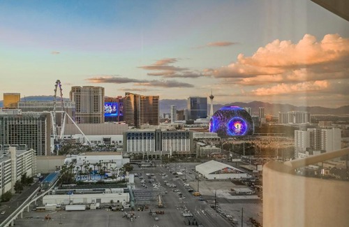 Las Vegas Apartamento | NO RESORT FEES-MGM StripView Adjoining Suites F1 View