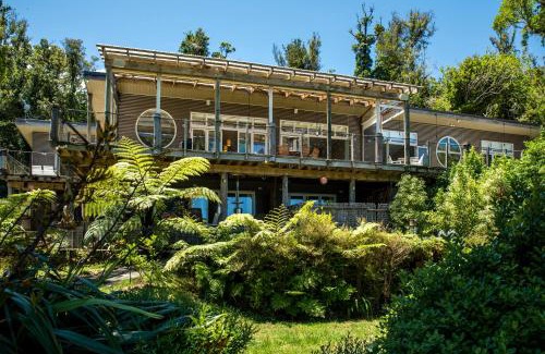 Furneaux Casa | No Road Inn in Endeavour Inlet, Marlborough Sounds