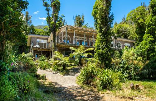 Furneaux Casa | No Road Inn in Endeavour Inlet, Marlborough Sounds