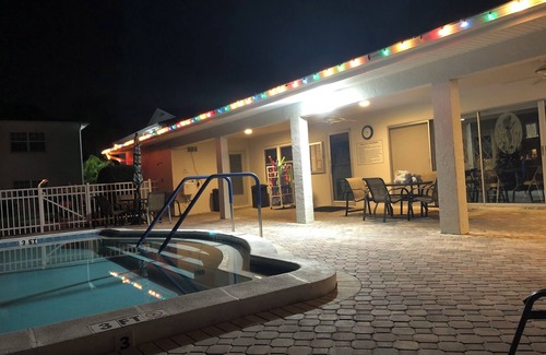 Villas Condominio | NO steps, park in front of door, spic'n'span fully furnished, quiet corner unit