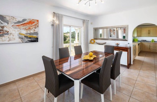 Vila do Bispo Villa | Nº23 Golfe Santo Antonio - ¡Villa de 3 dormitorios bellamente amueblada con vistas a la piscina, al mar y al golf!