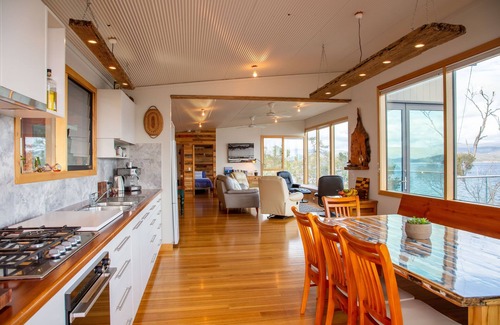 Dennes Point Casa | No41 Dennes Point - Beachside Holiday Home