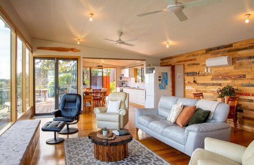 Dennes Point Casa | No41 Dennes Point - Beachside Holiday Home