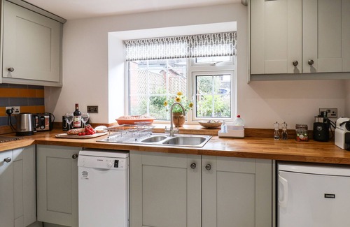 Marske-by-the-Sea Cabaña | NO76, family friendly, country holiday cottage in Marske-By-The-Sea