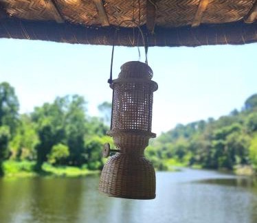 Pirmed Cama Y Desayuno | Noah's Ark- River Front Boat House Cottage
