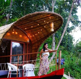 Pirmed Cama Y Desayuno | Noah's Ark- River Front Boat House Cottage