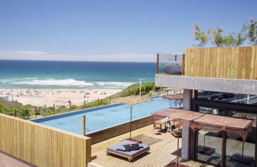 Praia de Santa Cruz Hotel | Noah Surf House Portugal