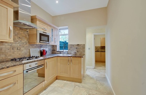 North Acton Casa | NOAL ROAD: 4 BEDROOM 4 BATHROOM 2 SITTING ROOM