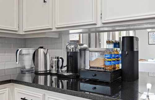 Southwest Carrollton Casa | Nob Hill: Sunny Home Skylights Prime Location