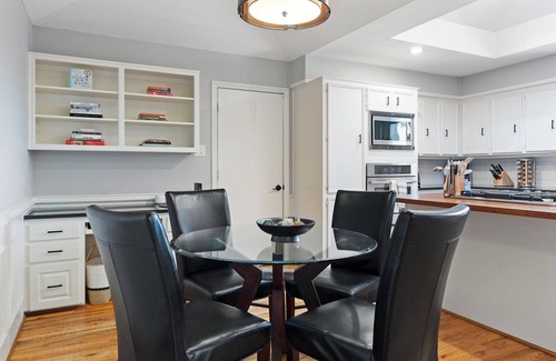 Southwest Carrollton Casa | Nob Hill: Sunny Home Skylights Prime Location