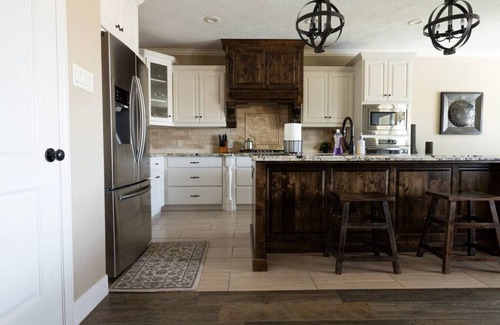 Bryan Casa | Nobel Prize - 4 Bedroom Home w/ Pool