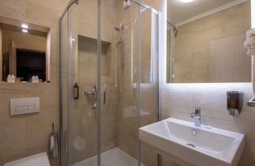 Novi Beograd Hotel | Nobel West Hotel