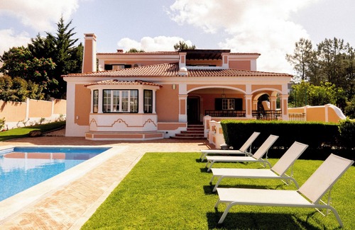 Estoril Villa | Noble Beach Villa With Private Garden and Pool