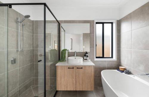 Burpengary East Casa | Noble Casa Brand New Estate Sleeps 8 Burpengary East