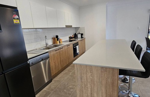 Burpengary East Apartamento | 'Noble Casa' - Sleeps 8 - Brand New Estate
