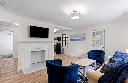 Hidden Valley Casa | Noda Home w Yard Perfect For Digital Nomads 250 Mbps Fiber!