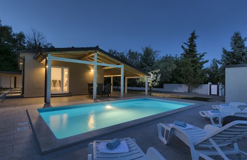 Valtura Casa | Noelene - Casa acogedora, piscina privada, barbacoa, zona tranquila, privacidad