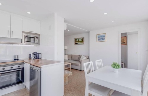 Torremolinos City Centre Apartamento | Nogalera Rainbow, 2-bedroom apartment with Pool and parking.