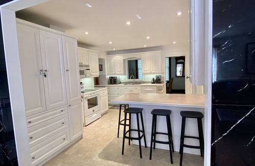 Clearview Casa | NOHO Estate. A cozy farmhouse retreat just 5 minutes from downtown Collingwood!