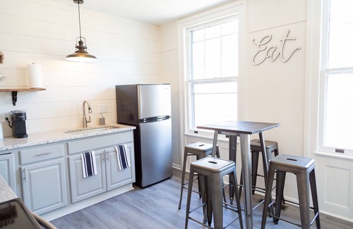 Knoxville Apartamento | NoKno Flats - Simple Serenity: 2 BR, 1.5 BA in North Knoxville