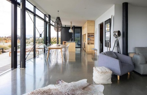 Twizel Casa | NOMAC No8, Luxury holiday home, Twizel
