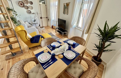 Sintra Apartamento | Nomad Dreams N.4 in colorful Sintra next to train station