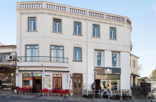 Sintra Apartamento | Nomad Dreams N.4 in colorful Sintra next to train station