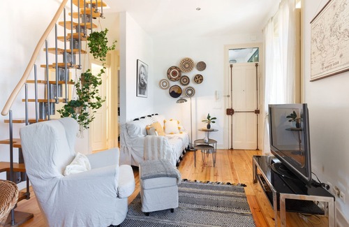 Sintra Apartamento | Nomad Dreams N.4 in colorful Sintra next to train station