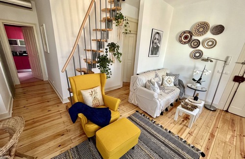 Sintra Apartamento | Nomad Dreams N.4 in colorful Sintra next to train station