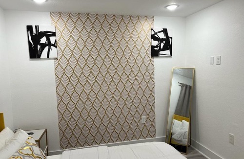 Peak's Suburban Addition Apartamento | Nomad Flat Smart Hub
