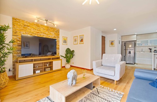 El Poblado Apartamento | Nomad's Dream Condo el Poblado 300MBS, Pool, Gym