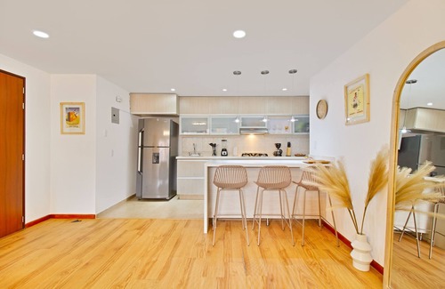 El Poblado Apartamento | Nomad's Dream Condo el Poblado 300MBS, Pool, Gym