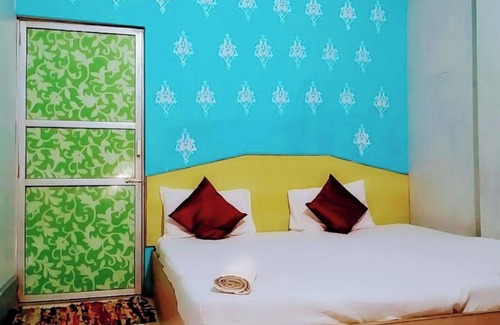 Sarnath Cama Y Desayuno | Non Ac single room with attached bathroom