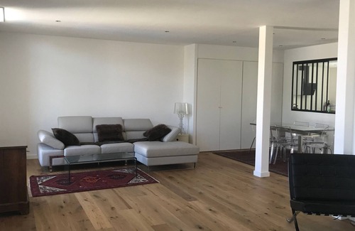 Merignac Casa | Non-adjoining renovated shop "the countryside in the city