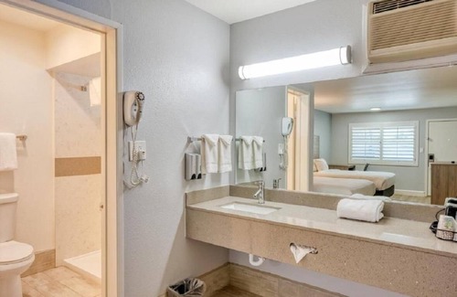 San Luis Obispo Casa | Non-Smoking 1 Queen Bed